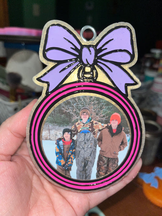 Circle Locket w/ Bow Freshie *PLEASE SPECIFY IMAGE*