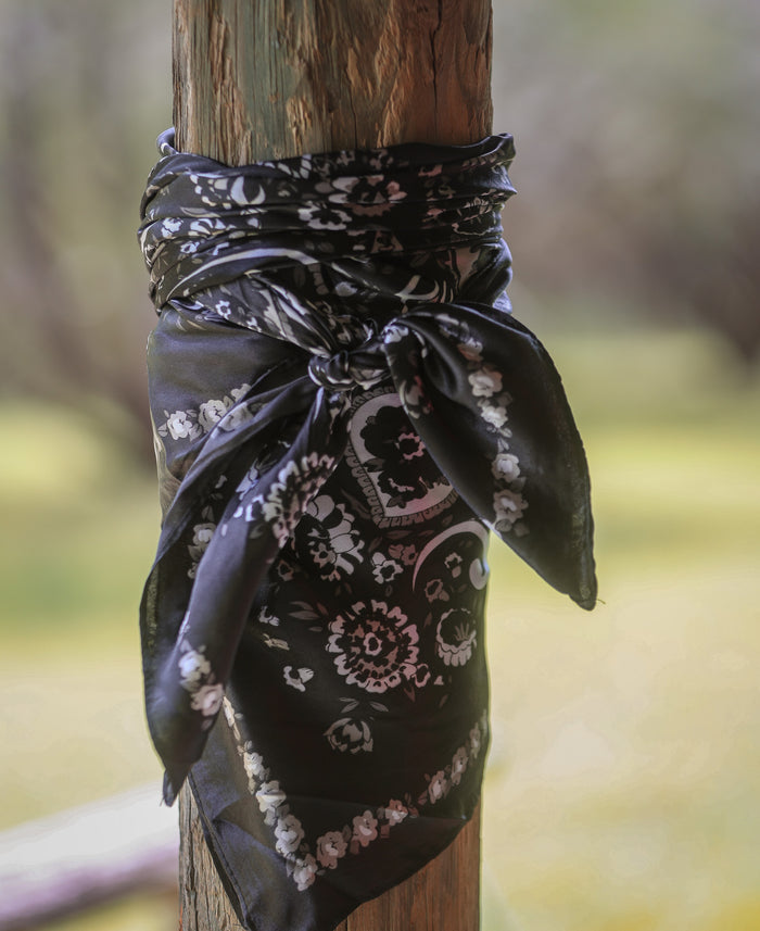 Black/White Paisley Wild Rag