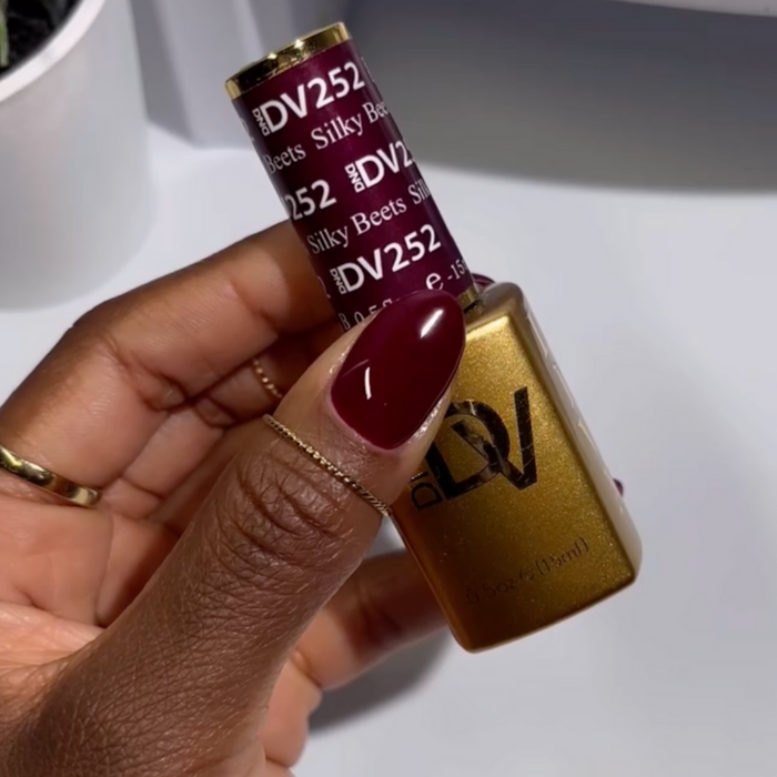 DND Diva Gel & Nail Polish - Silky Beets #252