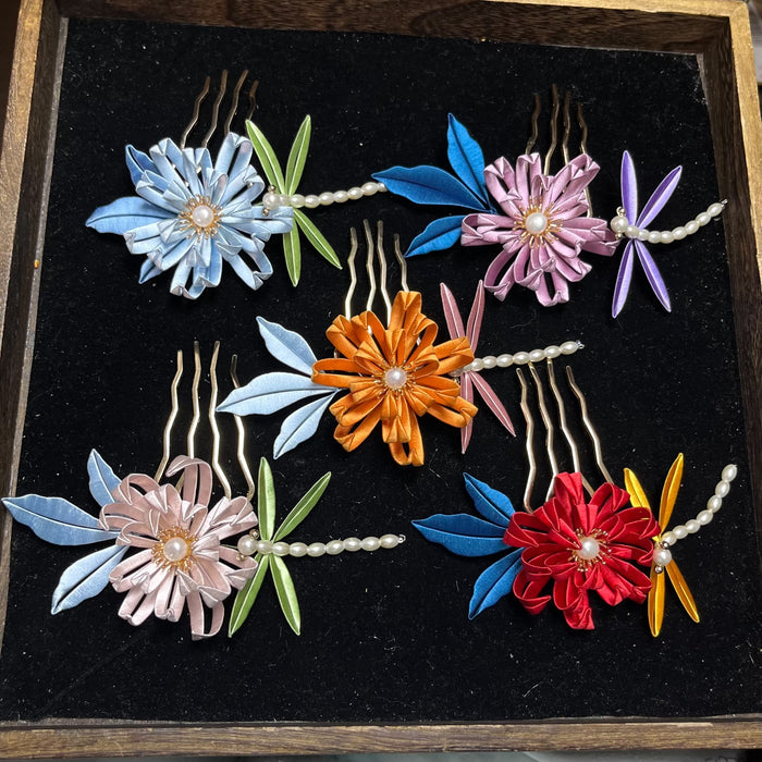 A handmade Chanhua chrysanthemum hair comb adorned in a dark - haired updo-6