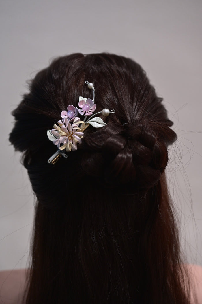 Handmade Chanhua silk small chrysanthemum hair clip with pink and beige flowers and pearls-3