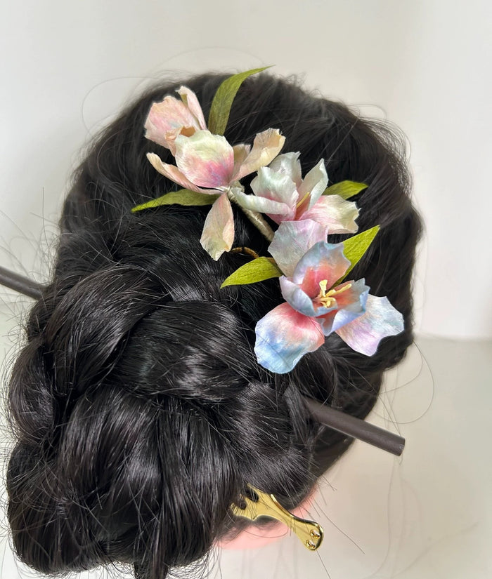 Handmade Gradient Color Iris Flower Hair Comb in Natural Silk Thread