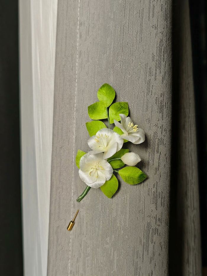 Handmade Ronghua Pear Flower Small White Flower Brooch - Lifelike Botanical Brooch