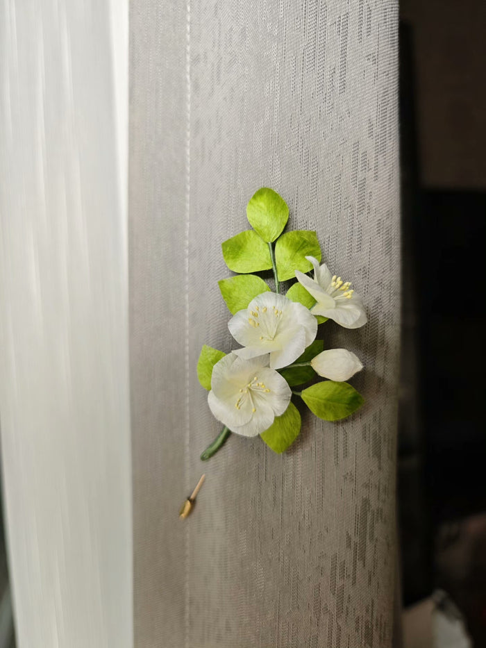 Handmade Ronghua Pear Flower Small White Flower Brooch - Lifelike Botanical Brooch