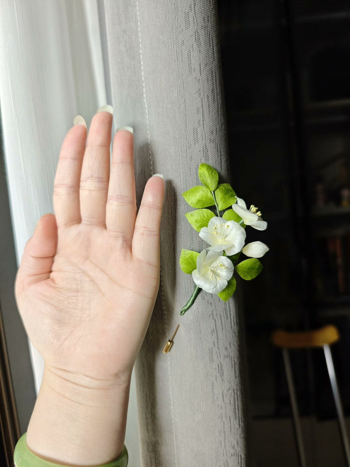 Handmade Ronghua Pear Flower Small White Flower Brooch - Lifelike Botanical Brooch