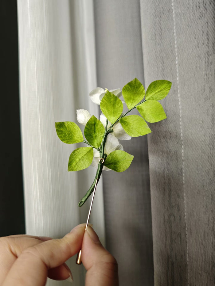Handmade Ronghua Pear Flower Small White Flower Brooch - Lifelike Botanical Brooch