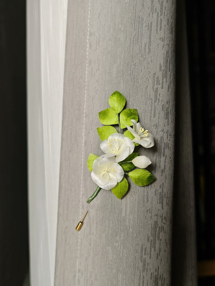 Handmade Ronghua Pear Flower Small White Flower Brooch - Lifelike Botanical Brooch