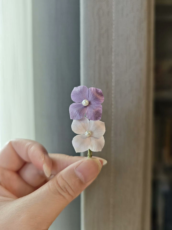 Hand - held Ronghua purple and white hydrangea flower hair accessory with pearl embellishments