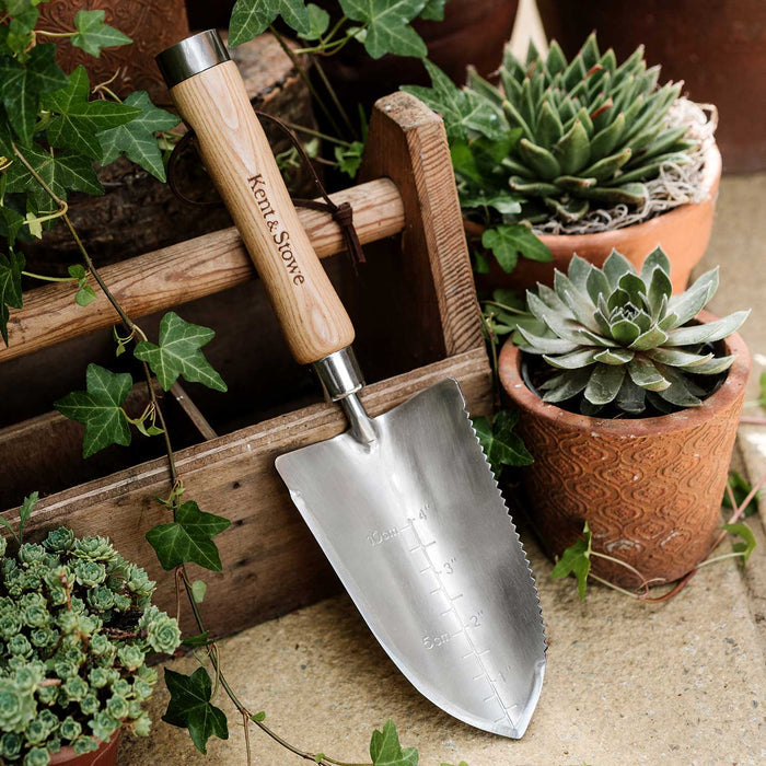 Kent & Stowe capability trowel