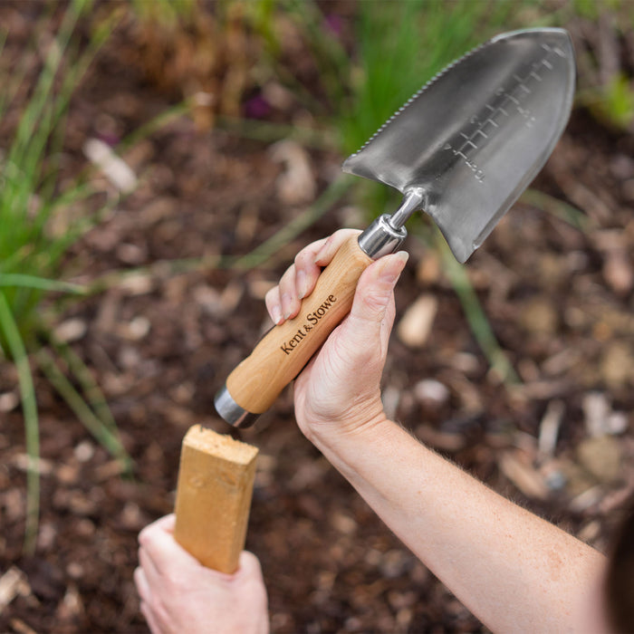 capability trowel in use