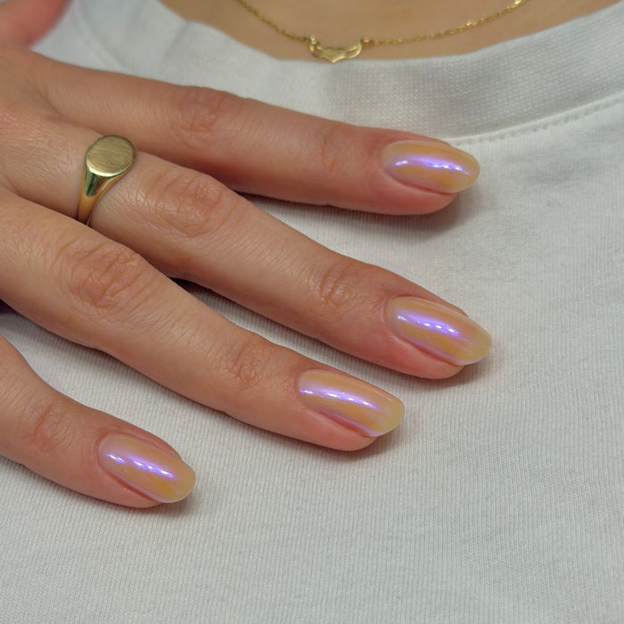 Pyłek Glass Pink na paznokciach. Prezentacja produktu od veryyou.